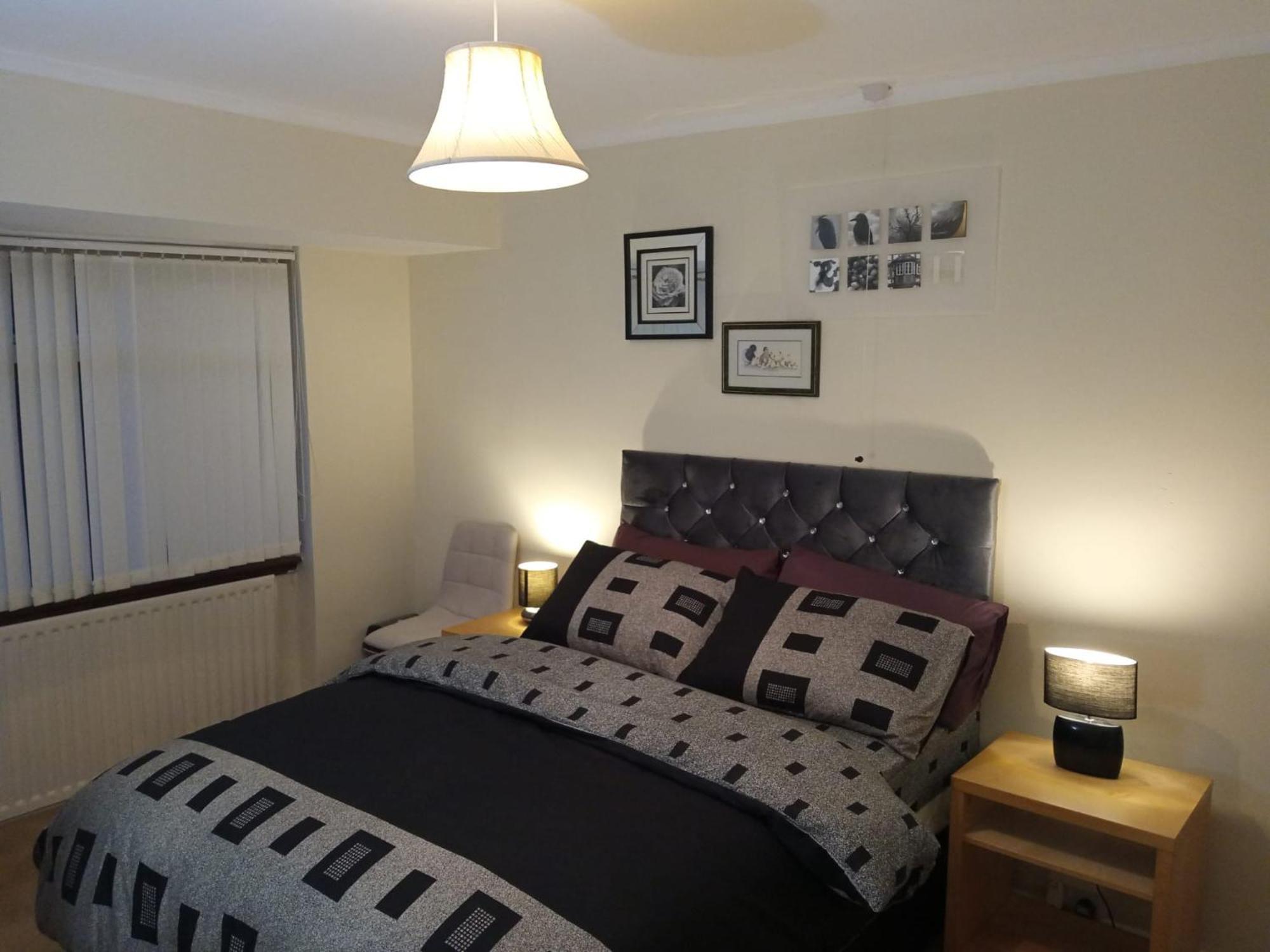 Ideal Home & Cottage Inviting 4 Bedroom Apartments 沃尔索尔 外观 照片