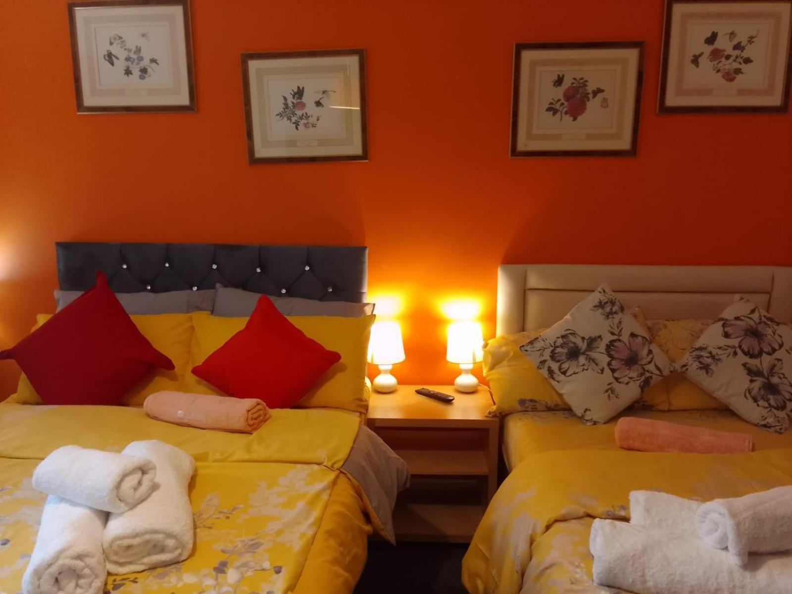 Ideal Home & Cottage Inviting 4 Bedroom Apartments 沃尔索尔 外观 照片