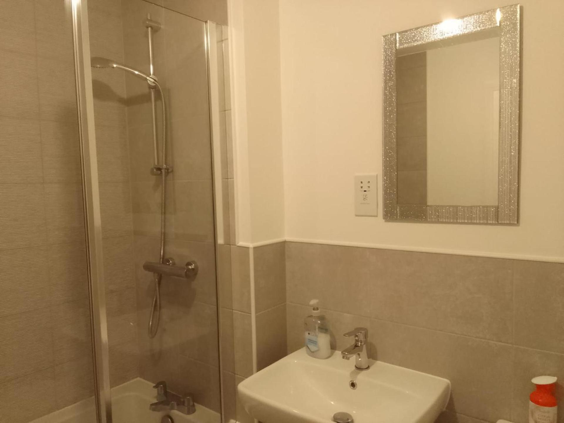 Ideal Home & Cottage Inviting 4 Bedroom Apartments 沃尔索尔 外观 照片