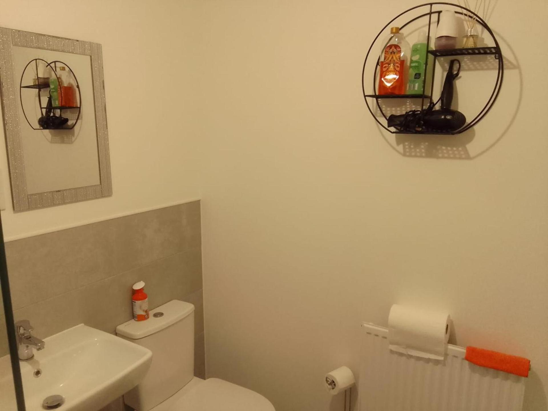 Ideal Home & Cottage Inviting 4 Bedroom Apartments 沃尔索尔 外观 照片