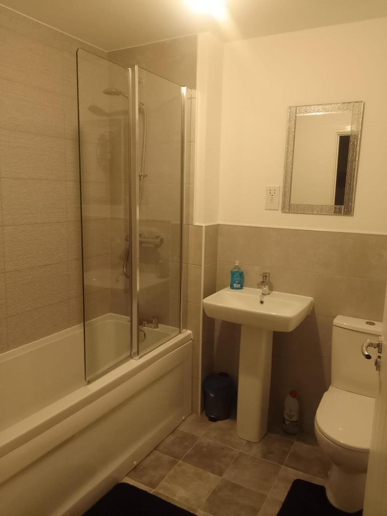 Ideal Home & Cottage Inviting 4 Bedroom Apartments 沃尔索尔 外观 照片