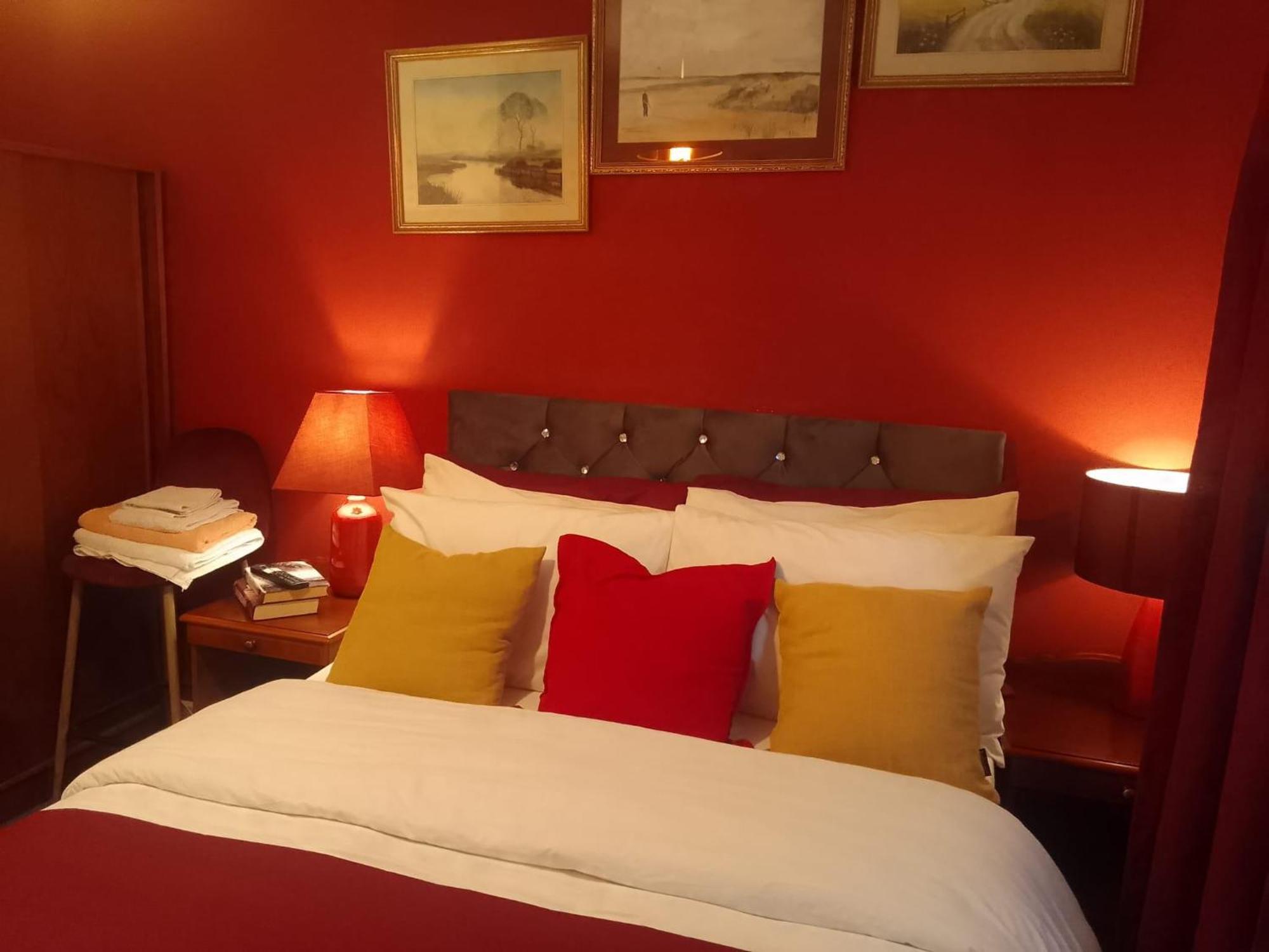 Ideal Home & Cottage Inviting 4 Bedroom Apartments 沃尔索尔 外观 照片