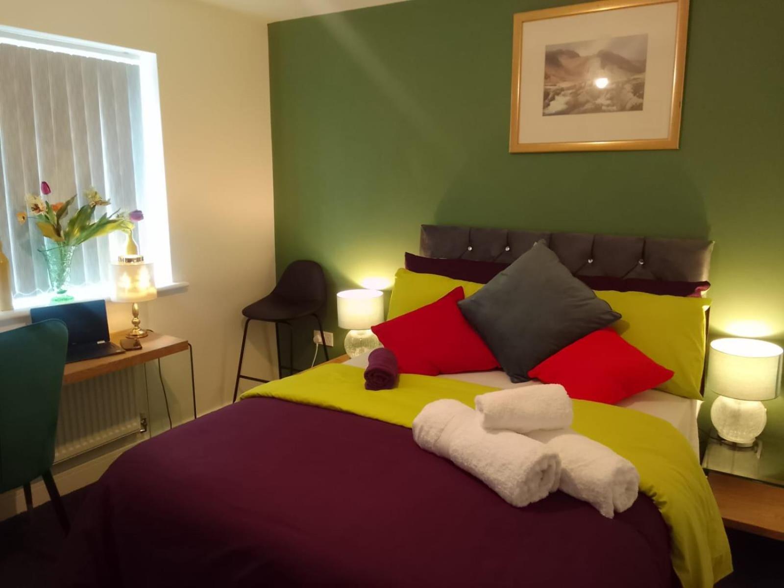 Ideal Home & Cottage Inviting 4 Bedroom Apartments 沃尔索尔 外观 照片